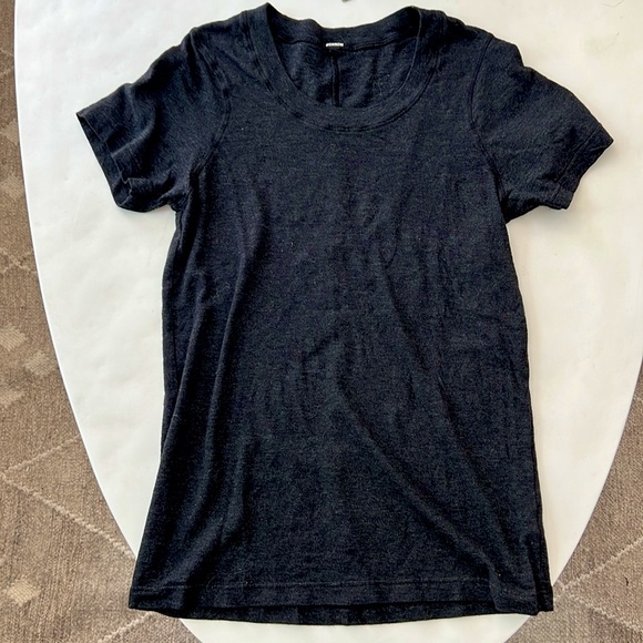 Monrow Textured Tri Blend Fitted Crew Neck Tee Heather Black S $78 - Picture 4 of 10